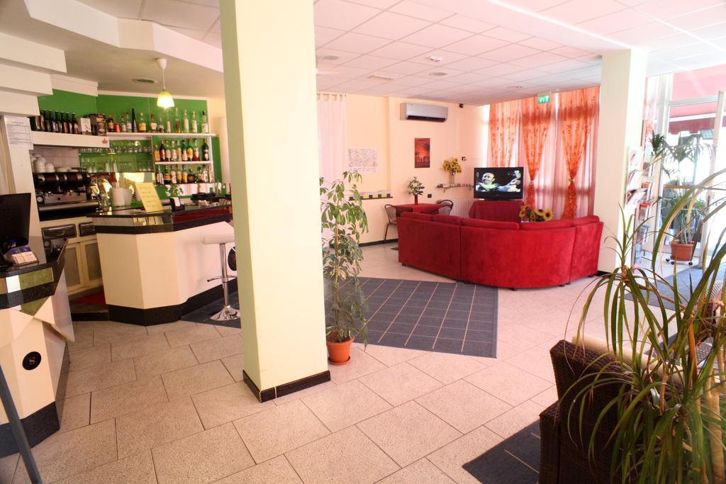 Hotel Saxon Rimini Buitenkant foto